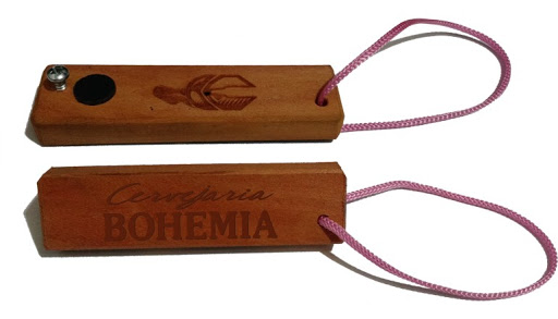 Abridor de garrafa de madeira