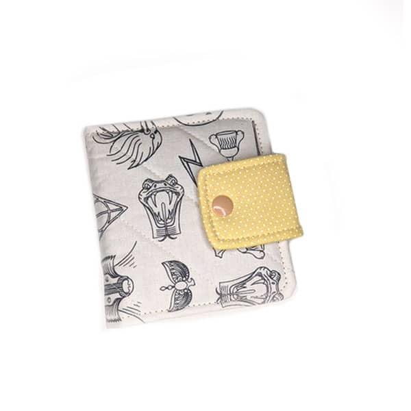 Porta Absorventes Harry Potter com fundo Bege