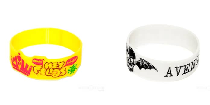 Pulseira de silicone larga com formatos personalizados