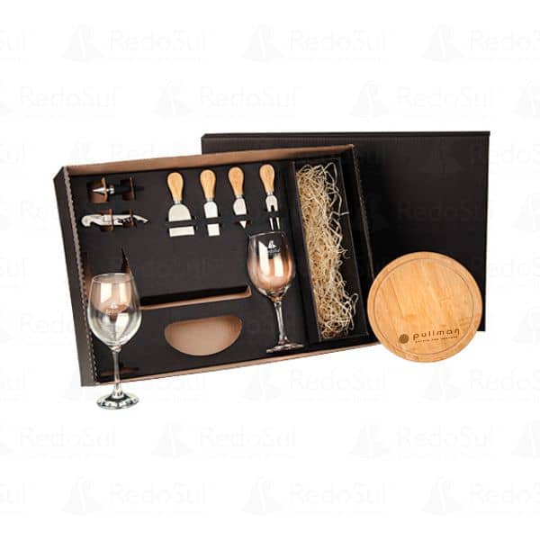 Tábua de Frios com Vinho Personalizada